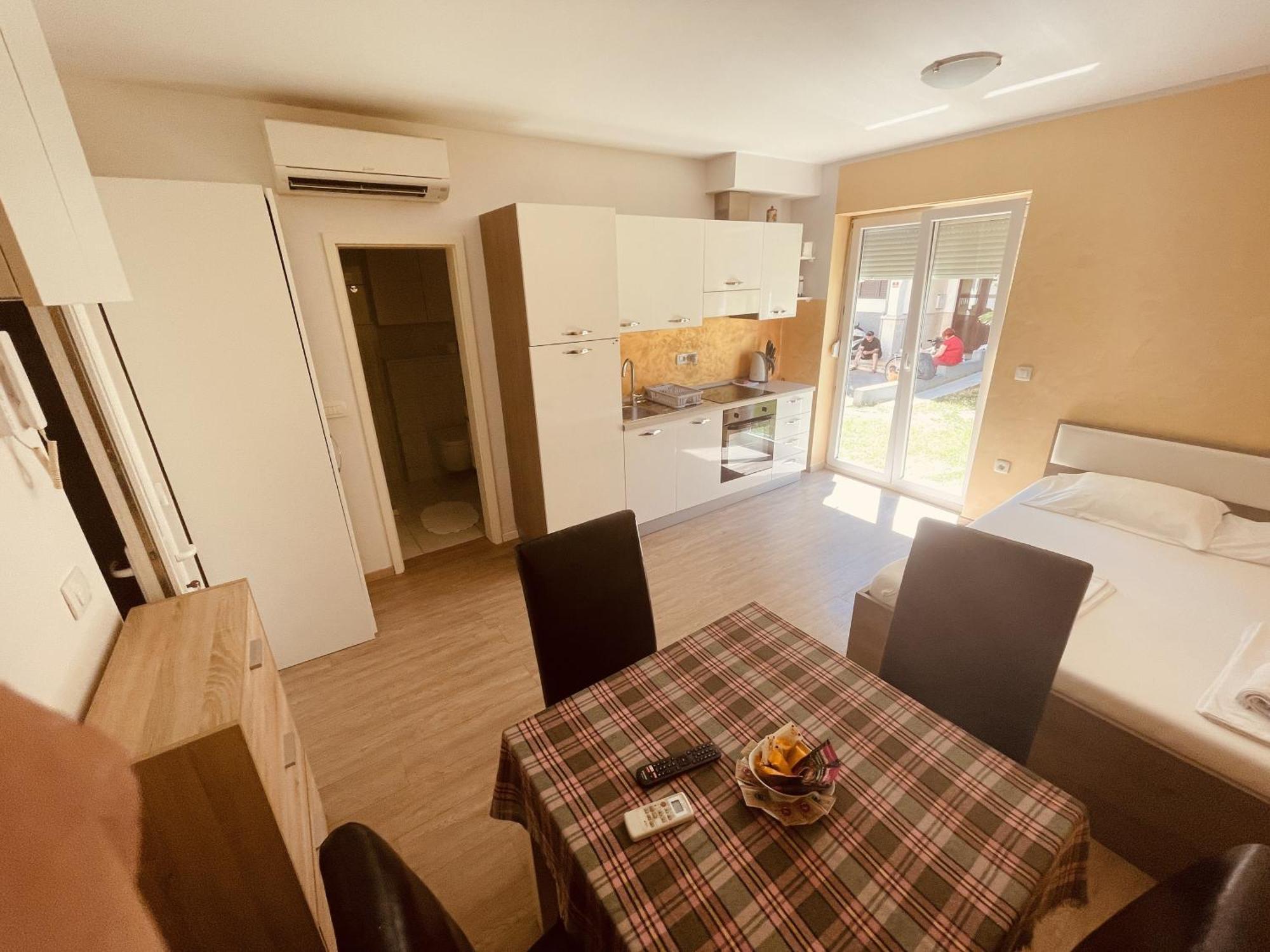 Apartments Colors Of Koper Where The Sea Is Near By Room photo