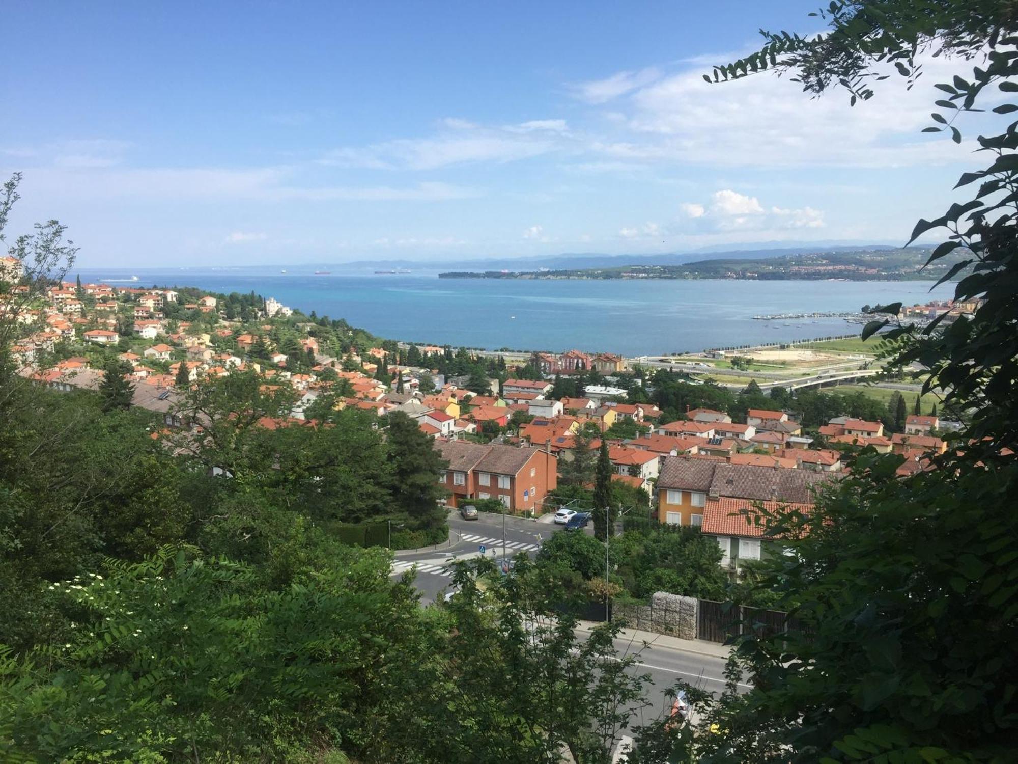 Apartments Colors Of Koper Where The Sea Is Near By Room photo